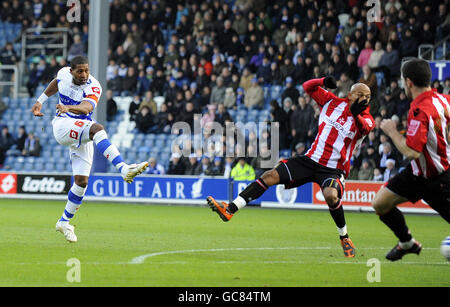 Fußball - Coca-Cola Championship - Queens Park Rangers gegen Sheffield United - Loftus Road. Mikele Leigertwood von Queens Park Rangers punktet beim Coca-Cola Championship-Spiel in der Loftus Road, London. Stockfoto