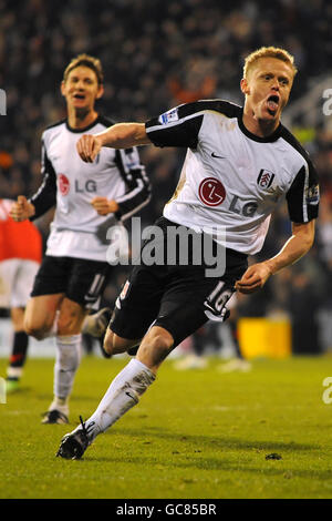 Fußball - Barclays Premier League - Fulham gegen Manchester United - Craven Cottage. Fulhams Damien Duff feiert den dritten Treffer seiner Seite Stockfoto