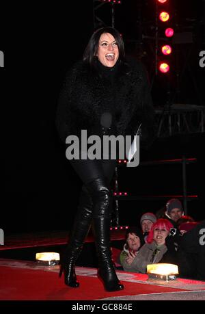 Promi Big Brother Launch Night - London. Moderatorin Davina McCall bei der Eröffnungsnacht von Celebrity Big Brother in den Elstree Studios, Borehamwood. Stockfoto