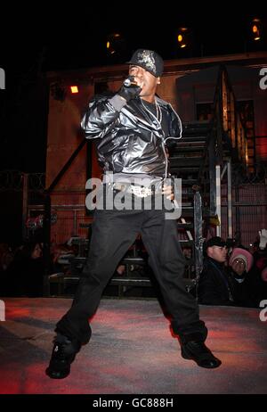 Sisqo kommt an, um das Haus in der Startagabend von Celebrity Big Brother in den Elstree Studios, Borehamwood, zu betreten. Stockfoto