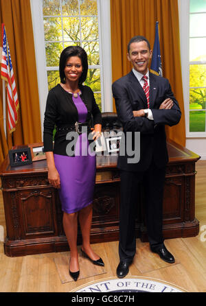 Eine neue Wachsfigur von Michelle Obama schließt sich der ihres Mannes, US-Präsident Barack Obama, bei Madame Tussauds im Zentrum von London an. Stockfoto