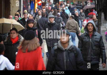 Last Minute Weihnachtseinkäufer in Londons Oxford Street. Stockfoto