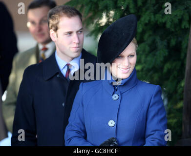 Prinz William und Zara Phillips verlassen die St. Mary Magdalene Church auf dem königlichen Anwesen in Sandringham in Norfolk, nachdem sie an einem Gottesdienst am ersten Weihnachtsfeiertag teilgenommen haben. Stockfoto