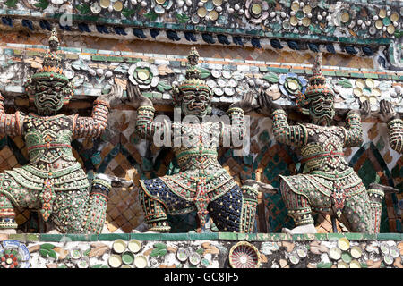 In Bangkok (Thailand), Details der Wat Arun Mittelturm Muster.  Ein Bangkok (Thaïlande), Motive Décoratifs du Wat Arun. Stockfoto