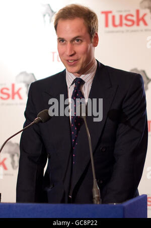 Der Schirmherr der Wohltätigkeitsorganisation, Prinz William, spricht bei einem Empfang im Zentrum von London zum 20. Jahrestag der Gründung des „Tusk“ Trust an die Gäste. Stockfoto