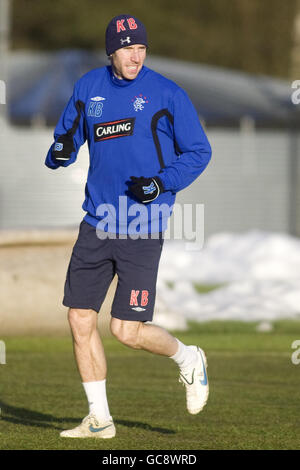 SONDERBILD - AUSSCHLIESSLICH ÜBER DIE PRESS ASSOCIATION ZUR VERWENDUNG DURCH NATIONALE UND REGIONALE ZEITUNGEN VERÖFFENTLICHT - NUR IN GROSSBRITANNIEN UND IRLAND. KEINE VERKÄUFE. Kirk Broadfoot der Rangers während einer Trainingseinheit im Murray Park, Glasgow. Die Rangers treffen auf Hamiilton in ihrem Scottish Cup Fourth Round Replay am morgigen Abend. Bilddatum: Montag, 18. Januar 2010. Das Foto sollte lauten: Aileen Wilson/Rangers FC/PA. FÜR WEITERE RANGERS-BILDER ODER DIE LIZENZIERUNG DIESER BILDER FÜR ANDERE ZWECKE WENDEN SIE SICH BITTE AN EMPICS - 0115 844 7447 ODER INFO@EMPICS.COM Stockfoto