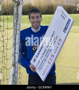 Kirk Broadfoot der Rangers wirbt während einer Trainingseinheit im Murray Park, Glasgow, für Spielkarten. Rangers Gesicht Hamiilton in ihrem Scottish Cup vierte Runde Replay morgen Abend. Bilddatum: Montag, 18. Januar 2010. Bildnachweis sollte lauten: Aileen Wilson/Rangers FC/PA. Stockfoto