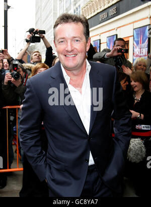 „Britain's Got Talent“-Vorspiele - Manchester. Piers Morgan kommt am Opernhaus in Manchester an, um die „Britain's Got Talent“-Vorspiele zu erleben. Stockfoto