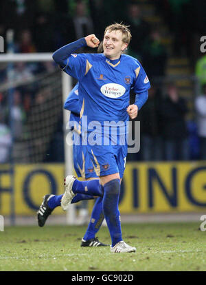 St Johnstone's Liam Craig feiert sein erstes Tor während des Spiels der Clydesdale Bank Scottish Premier League im McDiarmid Park, Perth, Schottland. Stockfoto