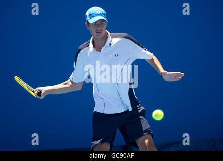 Der Großbritanniens Oliver Golding in Aktion während seines Doppelmatches während der Australian Open im Melbourne Park im Melbourne Park, Melbourne. Stockfoto