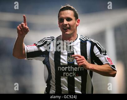 Fußball - FA Cup - Dritte Runde Replay - Newcastle United / Plymouth Argyle - St James' Park. Peter Lovenkrands von Newcastle United feiert das erste Tor seiner Seite Stockfoto