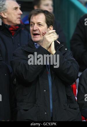 Fußball - Barclays Premier League - Manchester United / Burnley - Old Trafford. Burnely Fan Alastair Campbell (Mitte) in den Tribünen Stockfoto