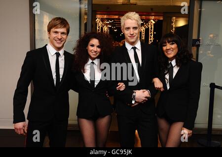 Sie denken also, dass Sie die Teilnehmer (L-R) Alastair Postlethwaite, Charlie Bruce, Robbie White und Mandy Montanez tanzen können, die für die National Television Awards 2010 in der Arena 02 in London ankommen. Stockfoto