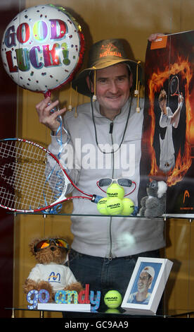 Tennis - Australian Open 2010. Andy Murrays Onkel, der Optiker Niall Erskine, zeigt seine Unterstützung für seinen Neffen, der das Finale der Australian Open Tennis erreicht hat. Stockfoto