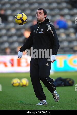 Fußball - Barclays Premier League - Hull City gegen Wolverhampton Wanderers - KC Stadium. Nenad Milijas von Wolverhampton Wanderers während des Aufwärmphase vor dem Spiel Stockfoto