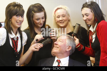 Sir Alex besucht alte Schule Stockfoto