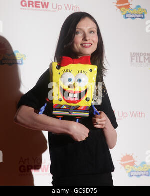 Sophie Ellis-Bextor Ankunft für die SpongeBob FancyPants Art Sie wuchs mit Wohltätigkeitsauktion in Aid of Childline, in der County Hall im Zentrum von London. Stockfoto