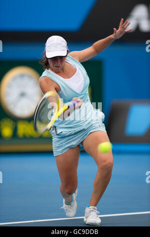 Tennis - Australian Open 2010 - Tag Fünf - Melbourne Park. Roberta Vinci in Aktion während ihres Verlustes an Maria Kirilenko Stockfoto