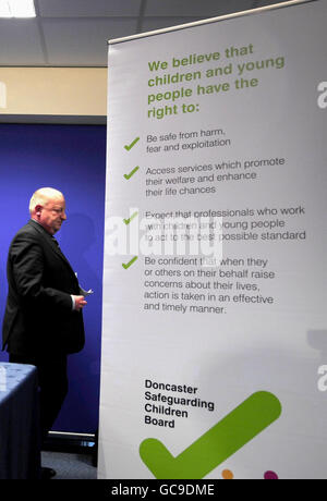 Nick Jarman, Interimsdirektor des Kinderdienstes von Doncaster, während einer Pressekonferenz in Doncaster, nachdem zwei Jungen wegen eines brutalen Angriffs auf zwei weitere Kinder in Edlington verurteilt worden waren. Stockfoto