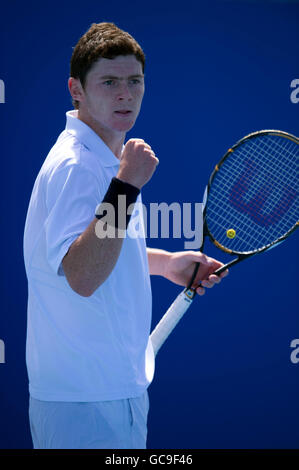 Der irische Sam Barry feiert während der Australian Open im Melbourne Park im Melbourne Park, Melbourne, gegen den britischen Oliver Golding. Stockfoto