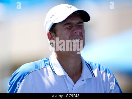 Der Großbritanniens Oliver Golding reagiert in seinem Spiel gegen den Irlands Sam Barry während der Australian Open im Melbourne Park im Melbourne Park, Melbourne. Stockfoto