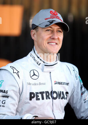 Auto - Formel-1-Wintertests 2010 - erster Tag - Circuit de la Comunitat Valenciana Ricardo Tormo. Mercedes-GP-Pilot Michael Schumacher während einer Fotocall auf dem Circuit de la Comunitat Valenciana Ricardo Tormo, Valencia, Spanien. Stockfoto