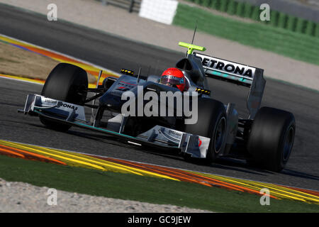 Auto - Formel-1-Wintertests 2010 - erster Tag - Circuit de la Comunitat Valenciana Ricardo Tormo. Mercedes' Michael Schumacher während der Formel-1-Testreihe auf dem Circuit de la Comunitat Valenciana Ricardo Tormo, Valencia, Spanien. Stockfoto