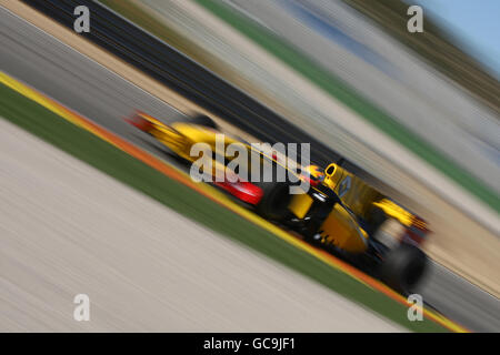 Auto - Formel-1-Wintertests 2010 - erster Tag - Circuit de la Comunitat Valenciana Ricardo Tormo. Robert Kubica von Renault während der Formel-1-Testreihe auf dem Circuit de la Comunitat Valenciana Ricardo Tormo, Valencia, Spanien. Stockfoto