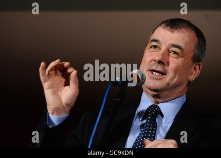 TUC-Generalsekretär Brendan Barber spricht auf dem vom TUC gesponserten Konzert für Haiti im Londoner Kongresshaus. Stockfoto