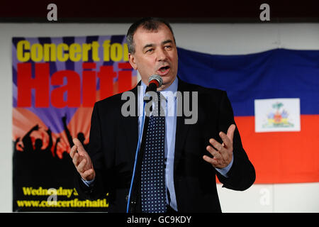 TUC-Generalsekretär Brendan Barber spricht auf dem vom TUC gesponserten Konzert für Haiti im Londoner Kongresshaus. Stockfoto