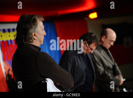 Alan Rickman, Tom Wilkinson und Andy de la Tour treten beim Konzert für Haiti auf, das vom TUC gesponsert wird, im Congress House in London. Stockfoto