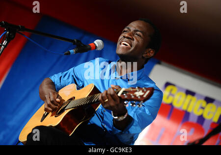 Renes Lophanor tritt beim Konzert für Haiti auf, das vom TUC gefördert wird, im Congress House in London. Stockfoto