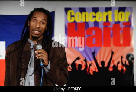 TUC-Aid-Konzert „Stand Up for Haiti“ - London. Benjamin Zephaniah spricht beim Konzert für Haiti, das vom TUC gesponsert wird, im Congress House in London. Stockfoto