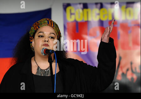 TUC-Aid-Konzert „Stand Up for Haiti“ - London. Zita Holborne spricht beim Konzert für Haiti, das vom TUC gesponsert wird, im Congress House in London. Stockfoto