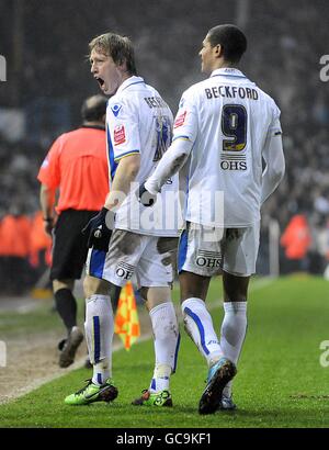 Fußball - FA Cup - vierte Runde Replay - Leeds United / Tottenham Hotspur - Elland Road. Luciano Becchio von Leeds United (links) feiert das erste Tor des Spiels mit seinem Teamkollegen Jermaine Beckford (rechts) Stockfoto