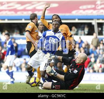 Wolverhampton Wanderers Torhüter Marcus Hahnemann (rechts) fordert den Cristian von Birmingham City heraus Benitez (links) für den Ball Stockfoto