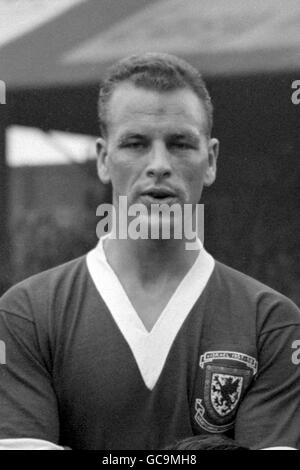 John Charles, eine zentrale Figur in der walisischen Mannschaft, die Israel am 5. Februar in der zweiten Etappe ihres WM-Ausscheiders im Ninian Park, Cardiff, mit zwei Toren auf Null schlug. Stockfoto