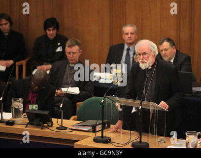 Der Erzbischof von Canterbury, Dr. Rowan Williams, hält seine Rede vor der Generalsynode der Church of England, Westminster, London. Stockfoto