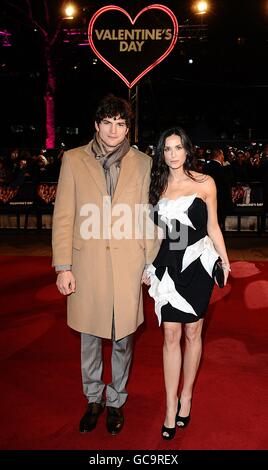 Ashton Kutcher und Demi Moore kommen zur Europa-Premiere des Valentinstag auf dem Odeon Leicester Square, London. Stockfoto