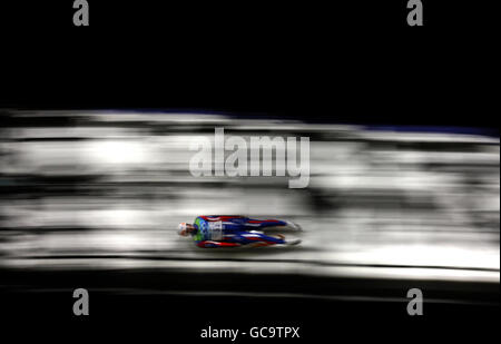 Die Tschechische Republik führt Ondrej Hyman während seines zweiten Laufs in der Mens Luge im Whistler Sliding Center, Whistler, Kanada, durch. Stockfoto