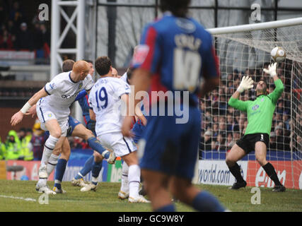 Fußball - FA Cup - Fünfte Runde - Crystal Palace / Aston Villa - Selhurst Park. James Collins von Aston Villa erzielt das Ausgleichstor Stockfoto