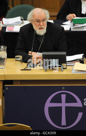 Der Erzbischof von Canterbury, Dr. Rowan Williams, spricht vor der Generalsynode im Church House, London. Stockfoto