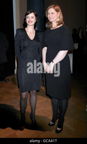 London Evening Standard British Film Awards. Eva Green (links) und Sarah Brown bei den Evening Standard Film Awards im Movieum in County Hall, London. Stockfoto