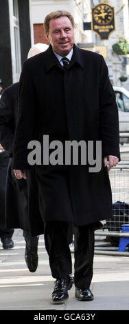 Der Manager von Tottenham Hotspur, Harry Redknapp, verlässt das City of Westminster Magistrate's Court in London, wo er wegen Steuerhinterziehung auftrat. Stockfoto