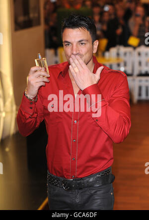 Peter Andre Fragrance Launch - London. Peter Andre startet seinen Duft bedingungslos in Selfridges in der Oxford Street im Zentrum von London. Stockfoto