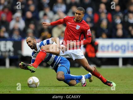 Fußball - FA Cup - Fünfte Runde - Reading gegen West Bromwich Albion - Madejski Stadium. Reading's Jimmy Kebe (links) und West Bromwich Albions Gianni Zuiverloon kämpfen um den Ball Stockfoto