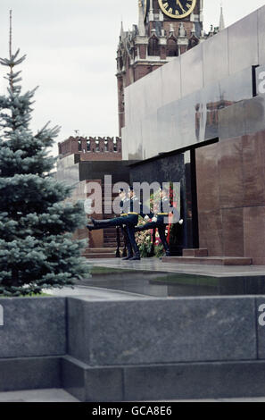 Geographie / Reisen, Russland, Moskau, Roter Platz, Lenins Mausoleum, Wachwechsel, 1972, Zusatzrechte-Clearences-nicht vorhanden Stockfoto