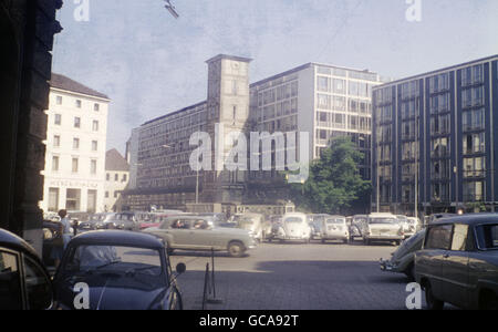 Geographie / Reisen, Deutschland, Bayern, München, Plätze, Lenbachplatz mit Maxburg, Juni 1961, zusätzliche-Rechte-Clearenzen-nicht verfügbar Stockfoto