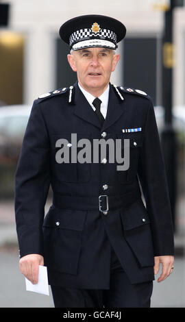 Peter Fahy, Chef des Constable der Greater Manchester Police, kommt bei der Untersuchung von Ian Terrys Tod im Manchester Civil Justice Center an. Stockfoto