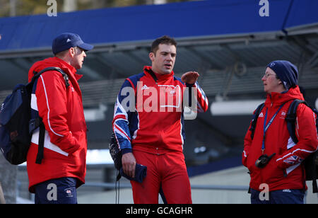 Großbritanniens zwei-Mann-Bobfahrer John Jackson (Mitte) bei einem Trainingslauf auf der Bobbahn im Whistler Sliding Center, Whistler, Kanada. Stockfoto